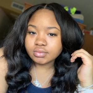 Meet your Posher, Zakiya